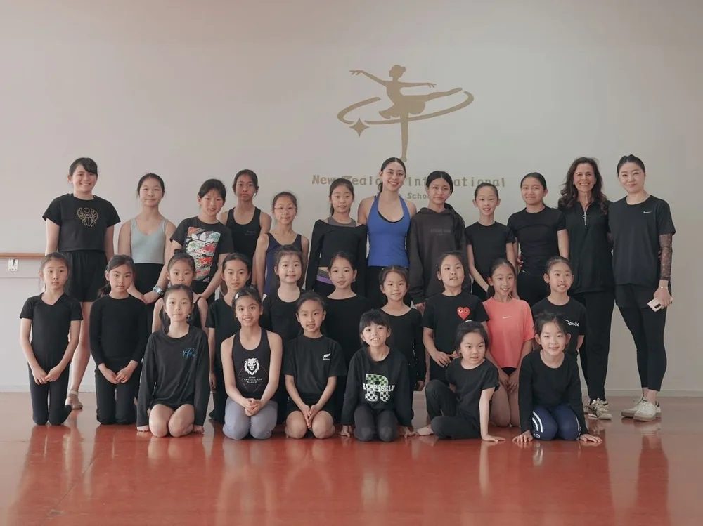 Class group photo in the studio